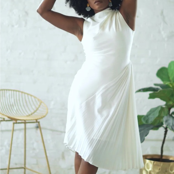 Pearl color  Plisse Dress  fits size 10 or 12 - Picture 1 of 7